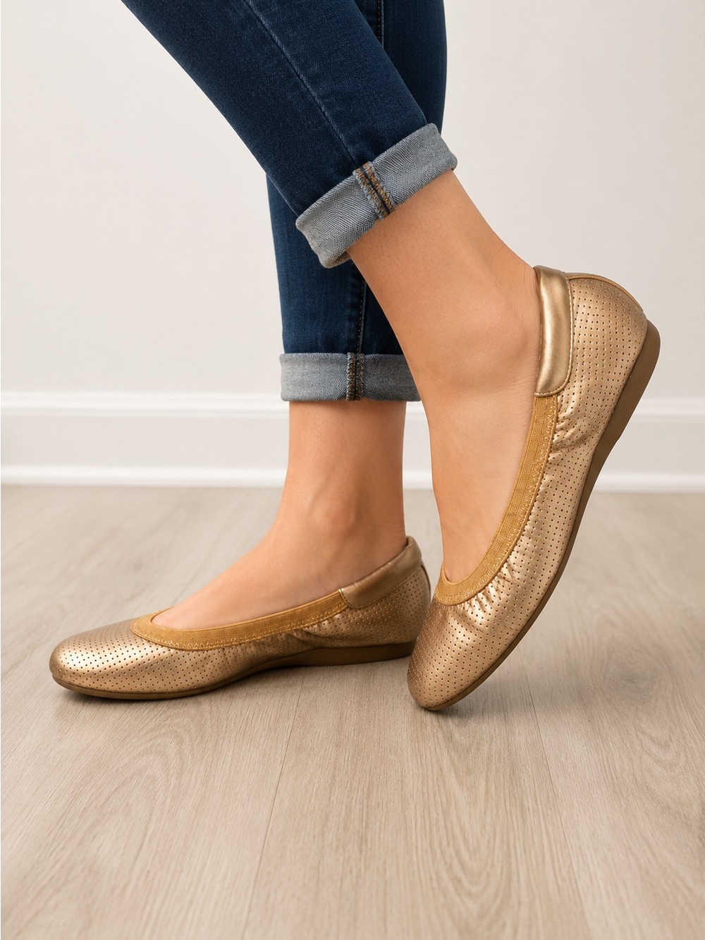 Comfortview Gold Metallic Perforated Ballet Flats Women’s Size 9.5 Wide NWOT